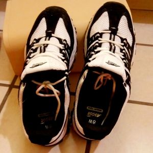 Avia size 8w athletic shoes
